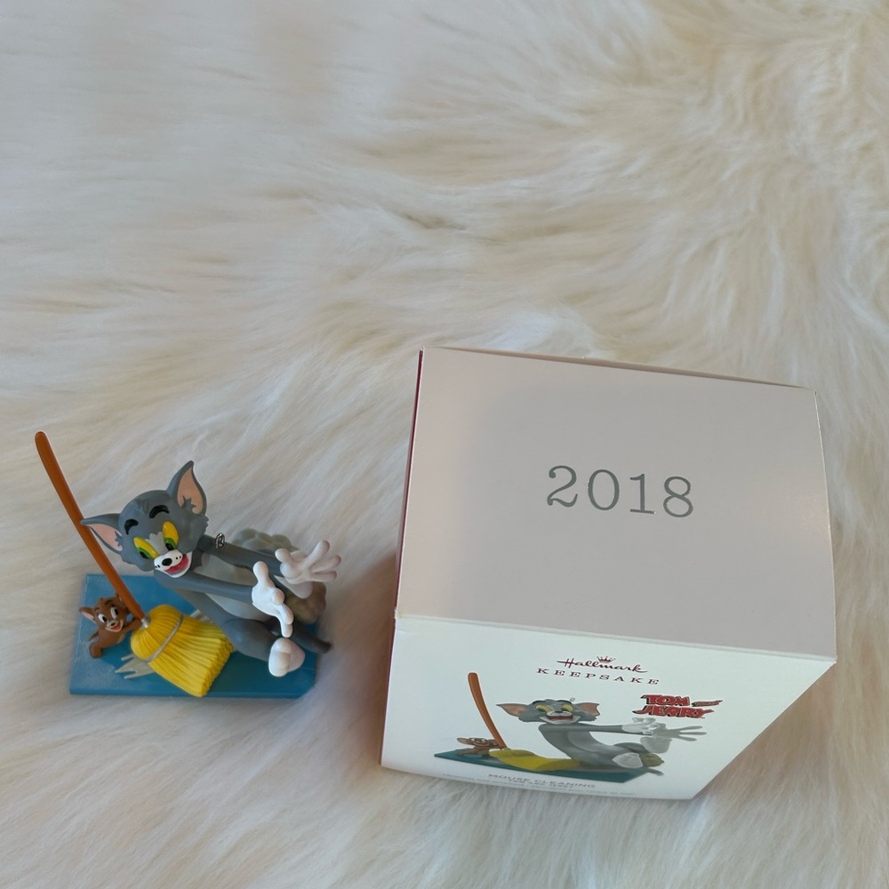 NWT 2018 Hallmark Keepsake “Mouse Cleaning” Christmas Ornament, QX12966 - Picture 5 of 5